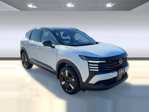 New 2026 Nissan Kicks SR image 7