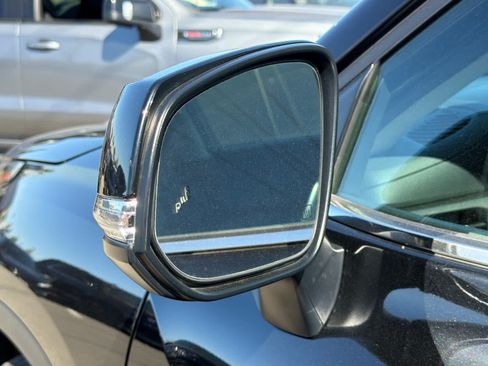 Used 2022 Toyota Highlander XLE FWD image 19