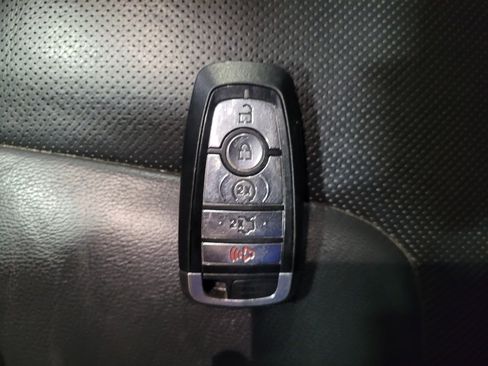 Used 2017 Ford Edge Titanium w/ Equipment Group 302A AWD/4WD image 32