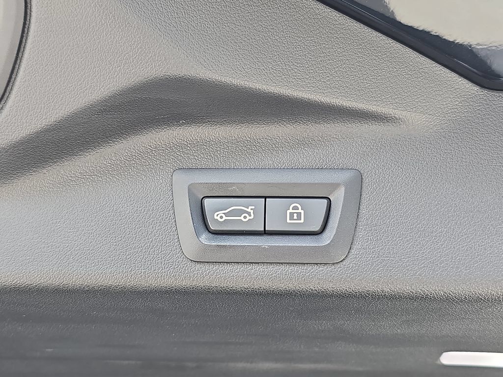 Used 2020 BMW X5 sDrive40i w/ Convenience Package RWD image 16