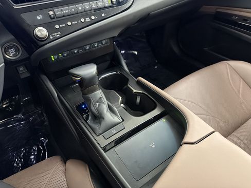 Certified 2025 Lexus ES 350 w/ Technology Package FWD image 19