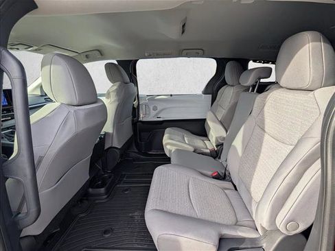 New 2026 Toyota Sienna LE image 15