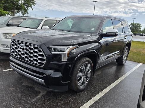 Used 2025 Toyota Sequoia Capstone AWD/4WD image 14