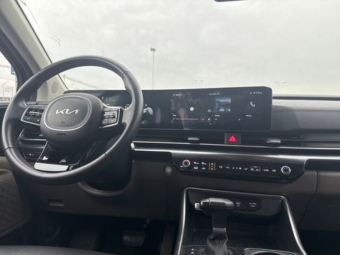 Used 2025 Kia Carnival image 14