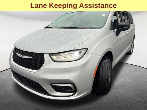 Used 2024 Chrysler Pacifica Touring-L image 5