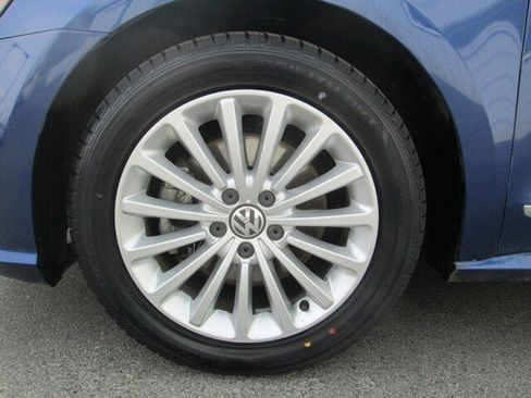 Used 2016 Volkswagen Passat 1.8T SE FWD image 7