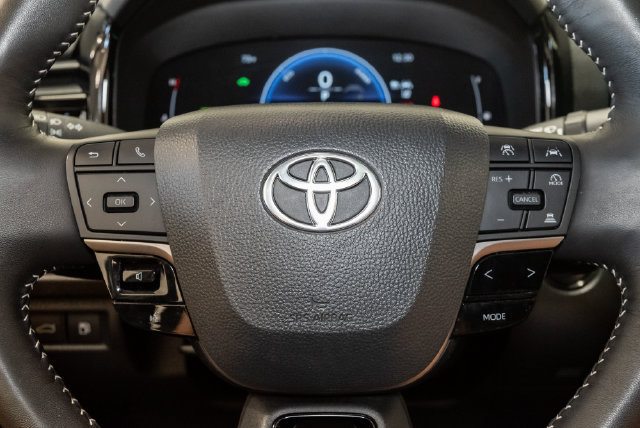 Used 2026 Toyota Camry SE w/ Multimedia Upgrade Package FWD image 11
