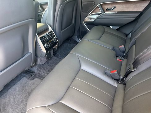 Used 2025 Land Rover Range Rover SE AWD/4WD image 12
