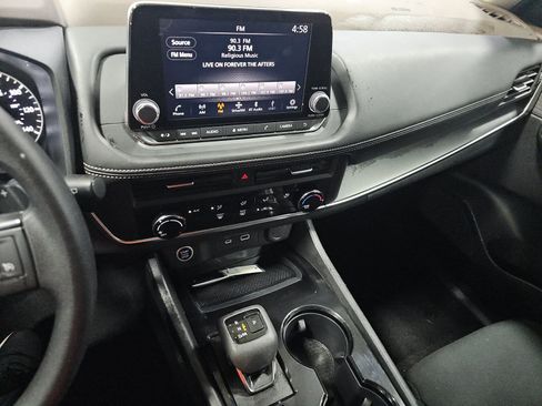 Used 2023 Nissan Rogue S image 8