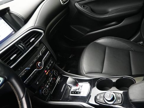 Used 2017 INFINITI QX30 Premium w/ Technology Package image 19