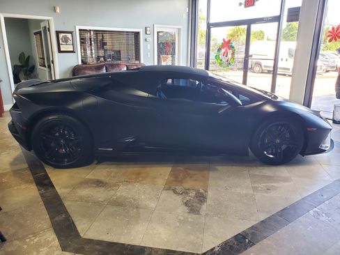 Used 2021 Lamborghini Huracan EVO image 7