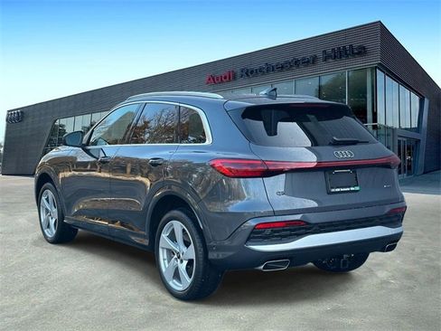 Certified 2025 Audi Q5 Premium Plus w/ Premium Plus image 4