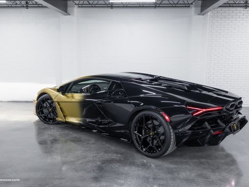 Used 2025 Lamborghini Revuelto image 13