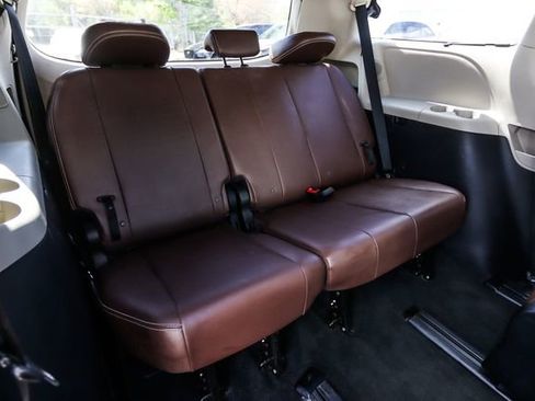Used 2017 Toyota Sienna Limited Premium image 38