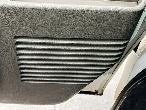 Used 2024 GMC Savana 2500 w/ Driver Convenience Package image 18