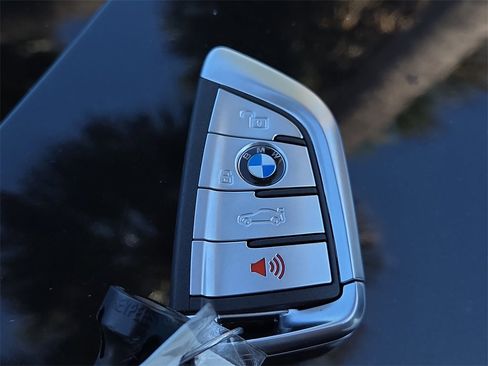 Used 2023 BMW 330i Sedan w/ Premium Package image 33