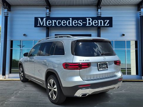 New 2026 Mercedes-Benz GLB 250 4MATIC image 4