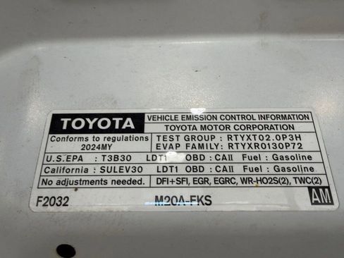 Used 2024 Toyota Corolla Cross LE AWD/4WD image 39