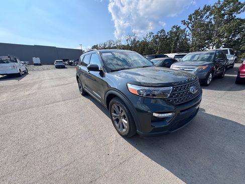 Used 2023 Ford Explorer XLT w/ Equipment Group 202A RWD image 3