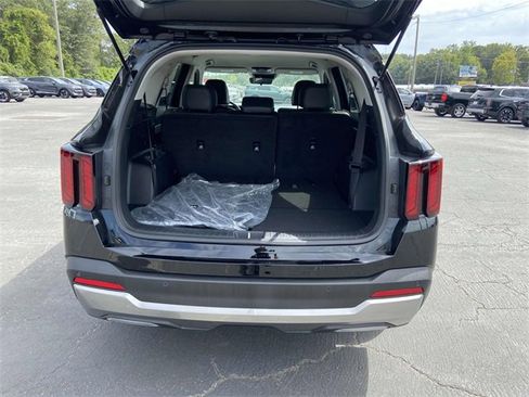 New 2025 Kia Sorento S image 9