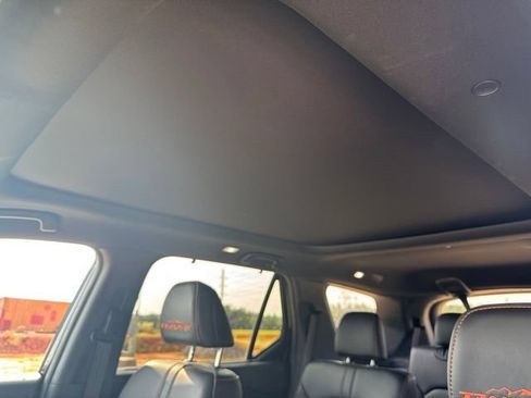 Used 2025 Honda Pilot TrailSport image 11