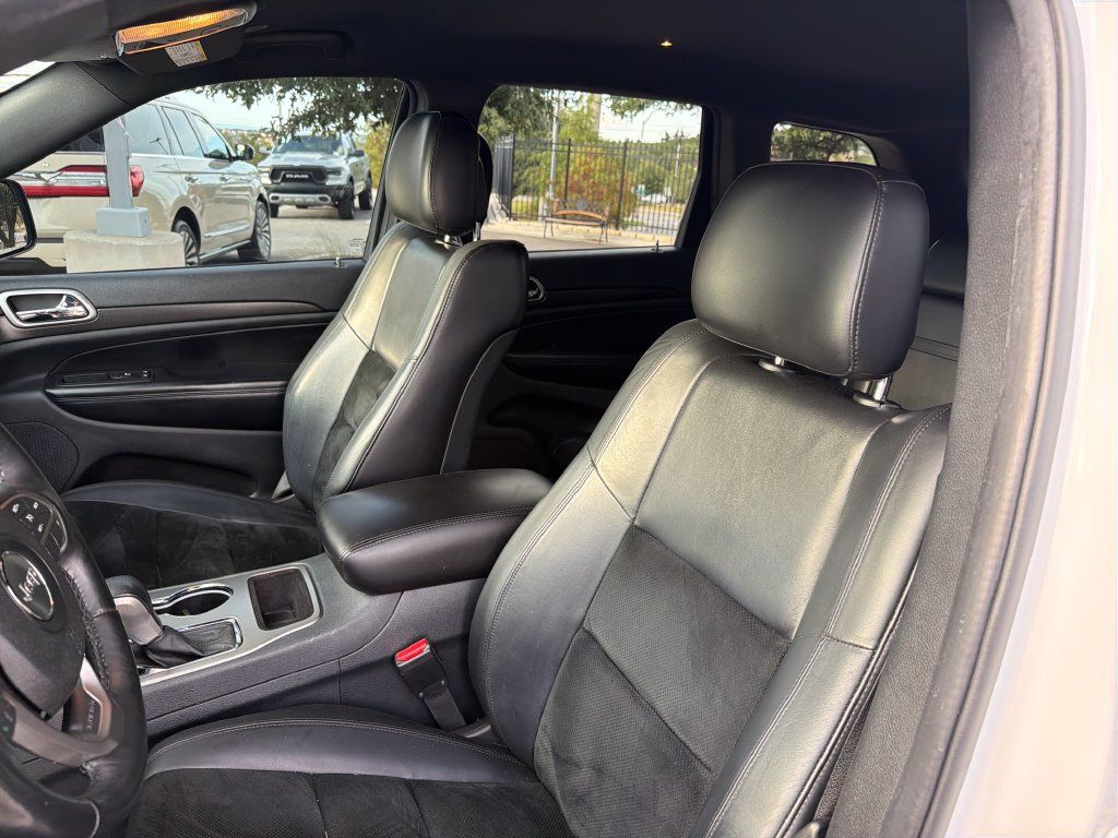 Used 2017 Jeep Grand Cherokee Altitude AWD/4WD image 18