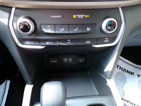 Used 2020 Hyundai Santa Fe SE AWD/4WD image 25