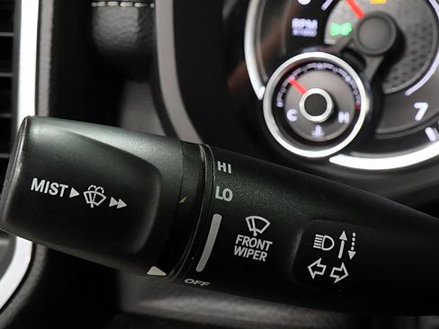 Used 2019 RAM 1500 Laramie AWD/4WD image 17