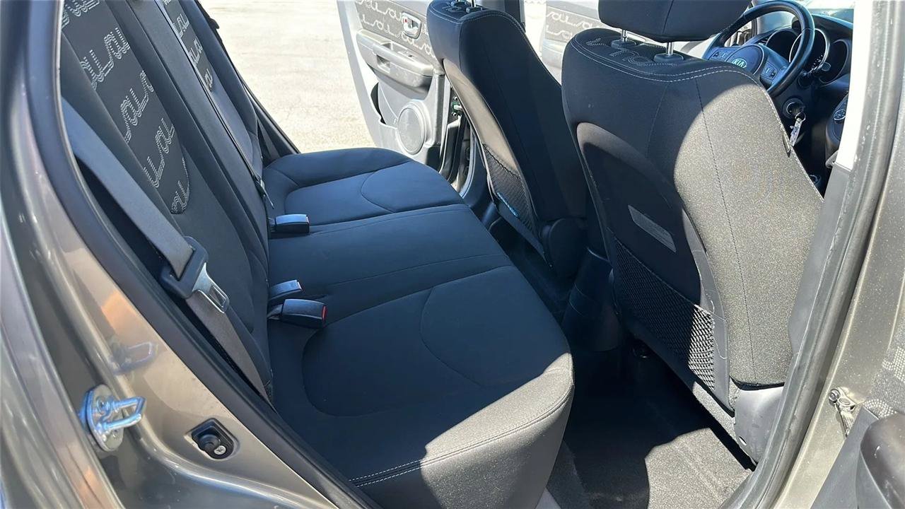 Used 2013 Kia Soul + FWD image 30