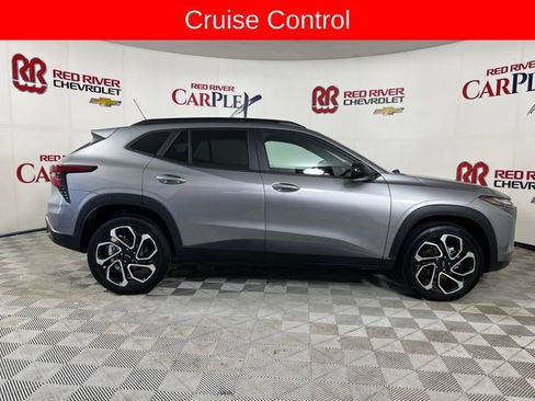 Used 2025 Chevrolet Trax RS w/ Sunroof Package FWD image 9