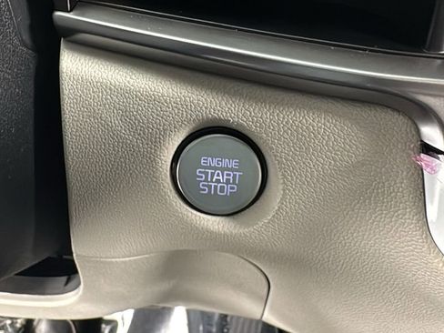 Used 2025 Kia Sorento S image 24