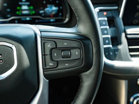 Used 2024 GMC Yukon SLT w/ SLT Luxury Package AWD/4WD image 31