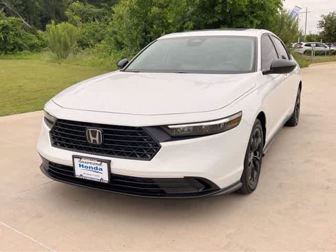Certified 2025 Honda Accord SE image 2