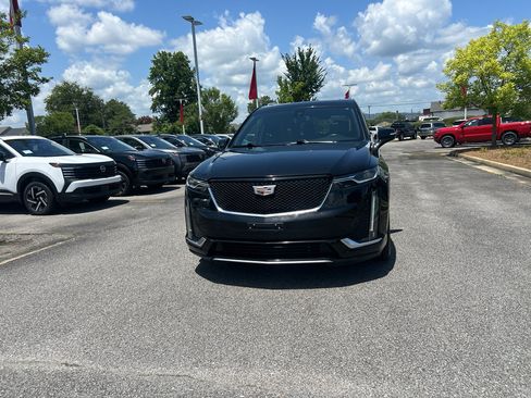 Used 2022 Cadillac XT6 Premium Luxury FWD image 8