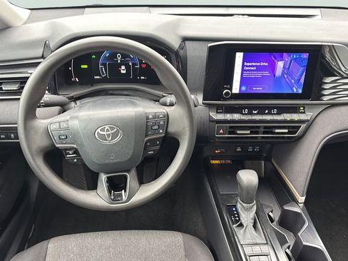 Used 2025 Toyota Camry LE image 19