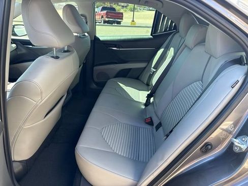 Used 2022 Toyota Camry SE w/ Carpet Mat Package (TMS) FWD image 4