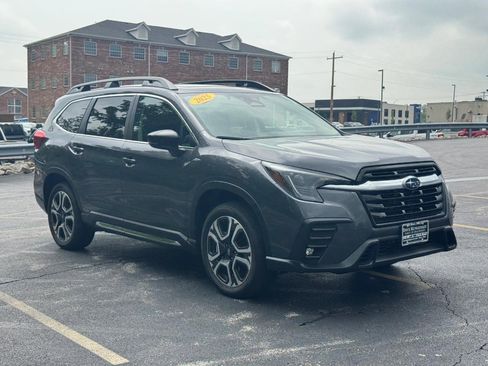 Used 2025 Subaru Ascent Limited AWD/4WD image 2