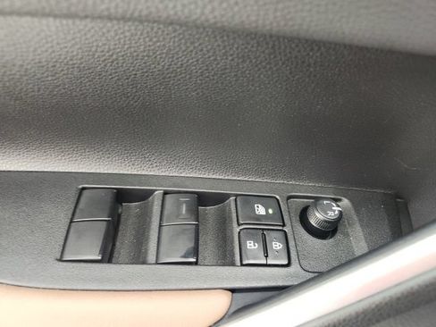 Used 2026 Toyota Corolla Cross XLE FWD image 45