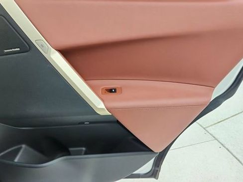 Used 2024 BMW iX xDrive50 w/ Premium Package AWD/4WD image 27