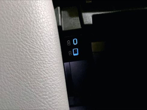 Used 2023 Toyota Sienna XLE w/ XLE Plus Package FWD image 27