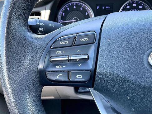 Used 2020 Hyundai Elantra SE FWD image 18