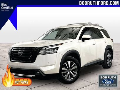 Used 2023 Nissan Pathfinder SL w/ Black Appearance Package