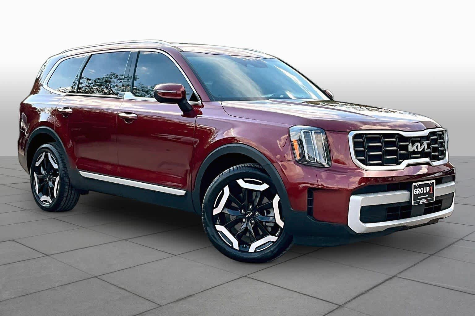 Used 2024 Kia Telluride S AWD/4WD image 3