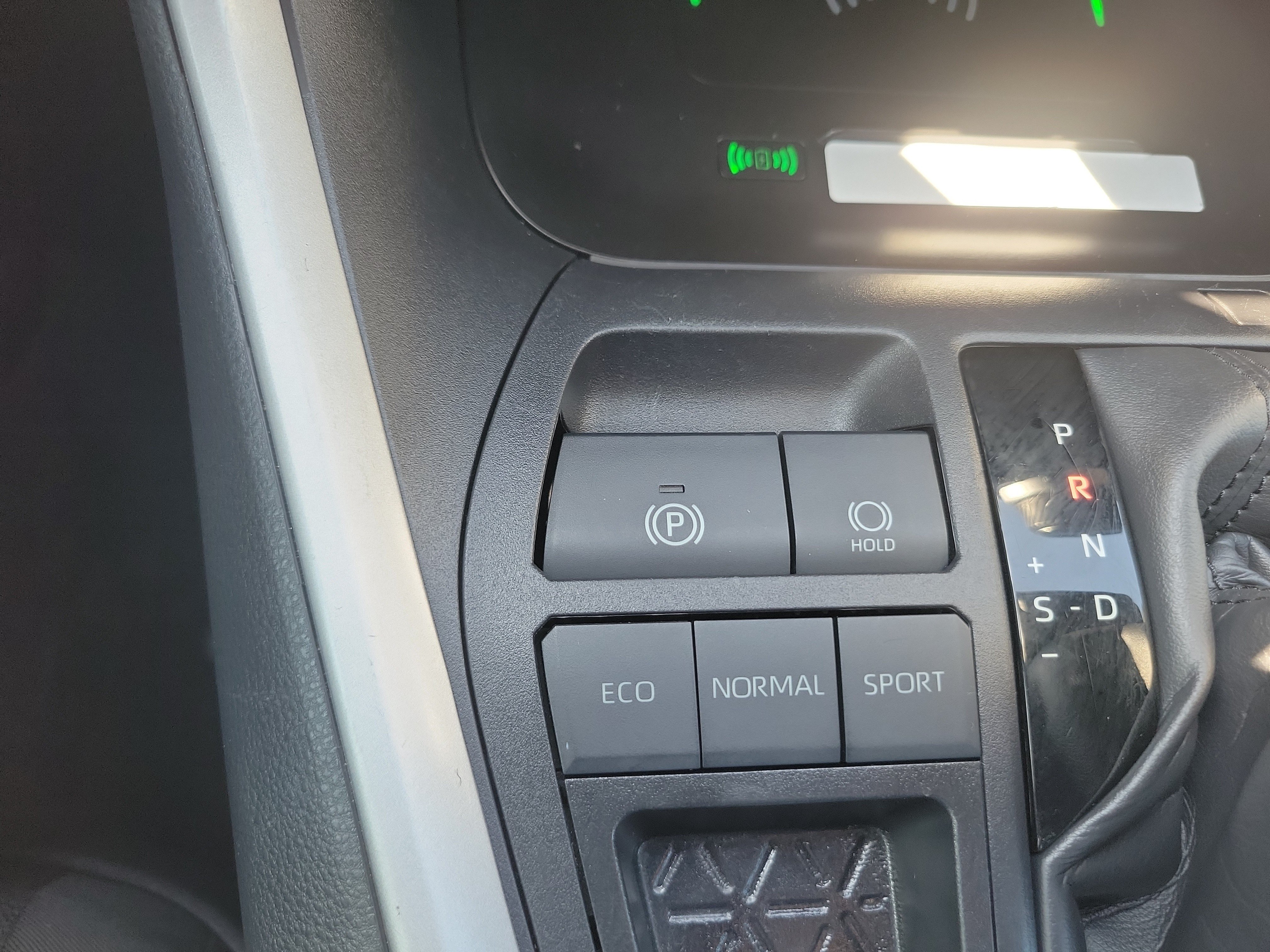 Used 2024 Toyota RAV4 XLE w/ Convenience Package FWD image 28