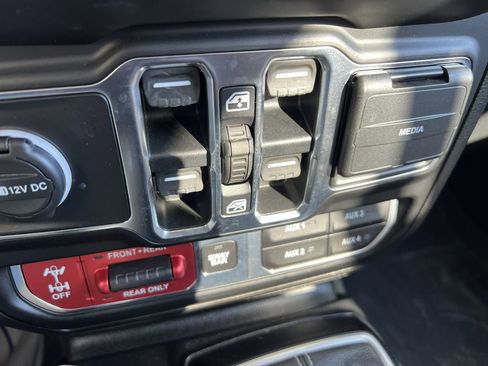 Used 2019 Jeep Wrangler Unlimited Rubicon w/ Dual Top Group image 10