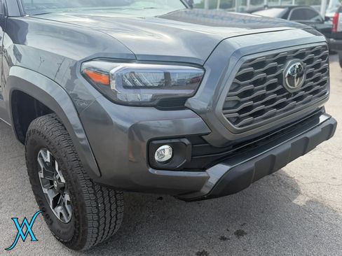 Used 2023 Toyota Tacoma TRD Off-Road w/ TRD Premium Off Road Package AWD/4WD image 9