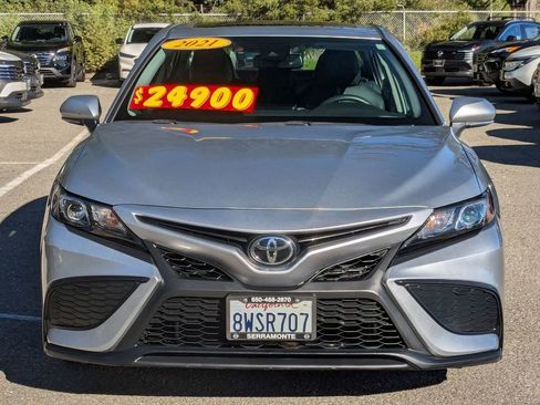 Used 2021 Toyota Camry SE w/ Convenience Package image 2
