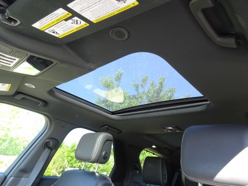 New 2025 Land Rover Discovery S AWD/4WD image 5