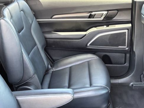 Used 2024 Kia Telluride S w/ S Sunroof Package FWD image 11
