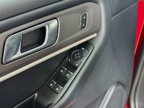 Used 2025 Ford Explorer ST-Line w/ ST-Line Street Pack AWD/4WD image 19